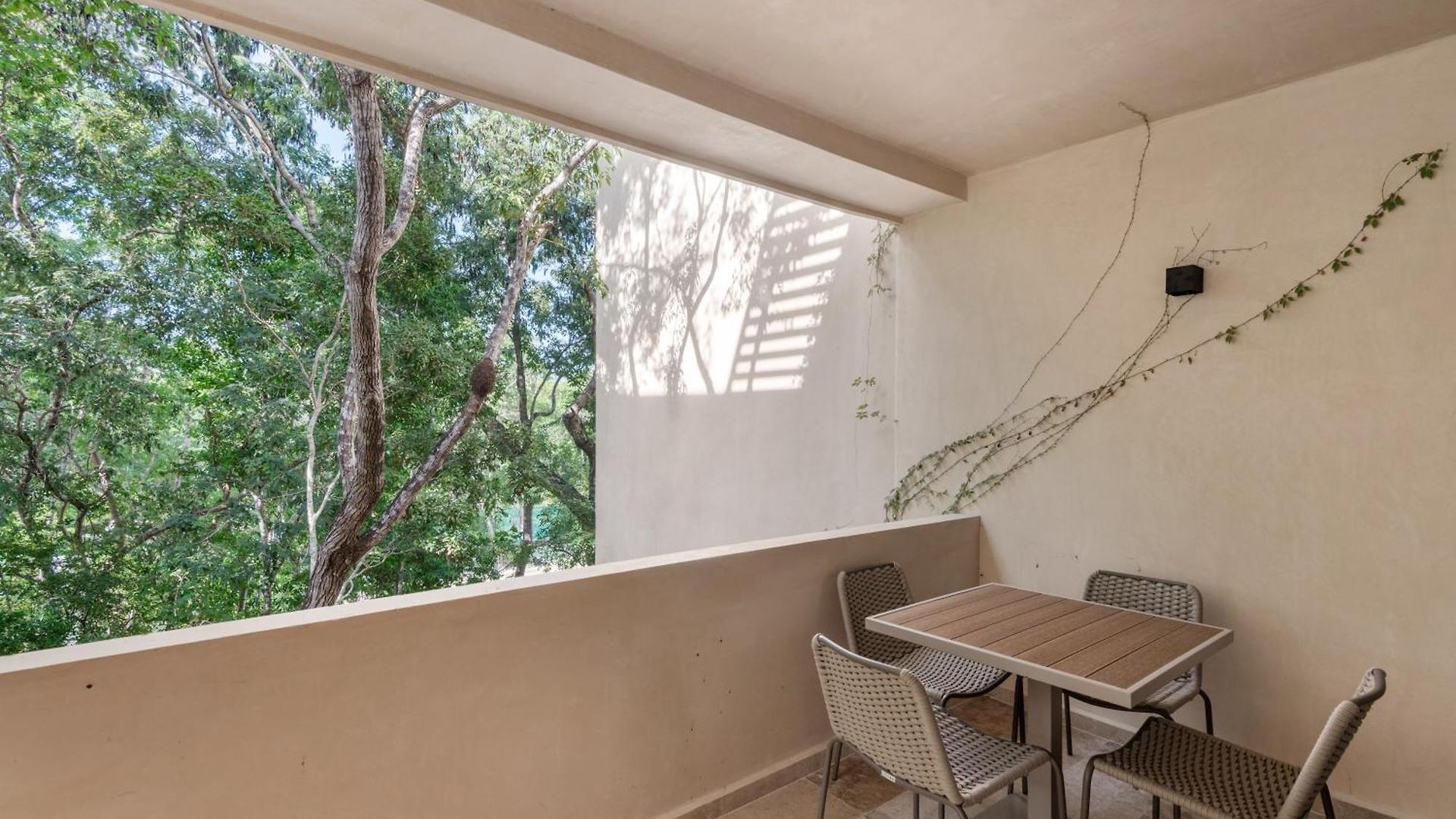 Apartment Artra, Modern Comfort With Pool Views *