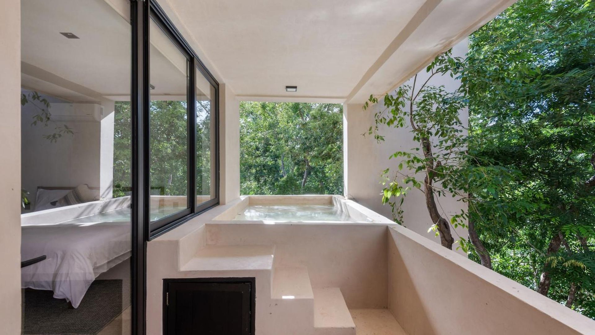 Artra, Modern Comfort With Pool Views