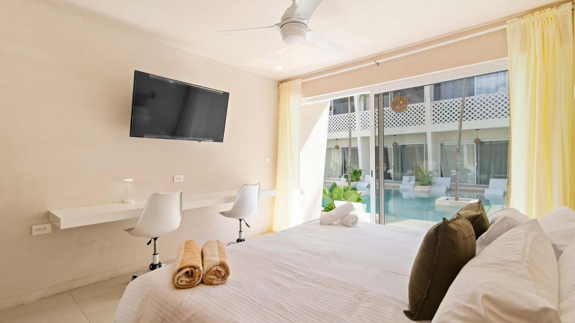 Luxury Jungle With Shared Pool Apartment