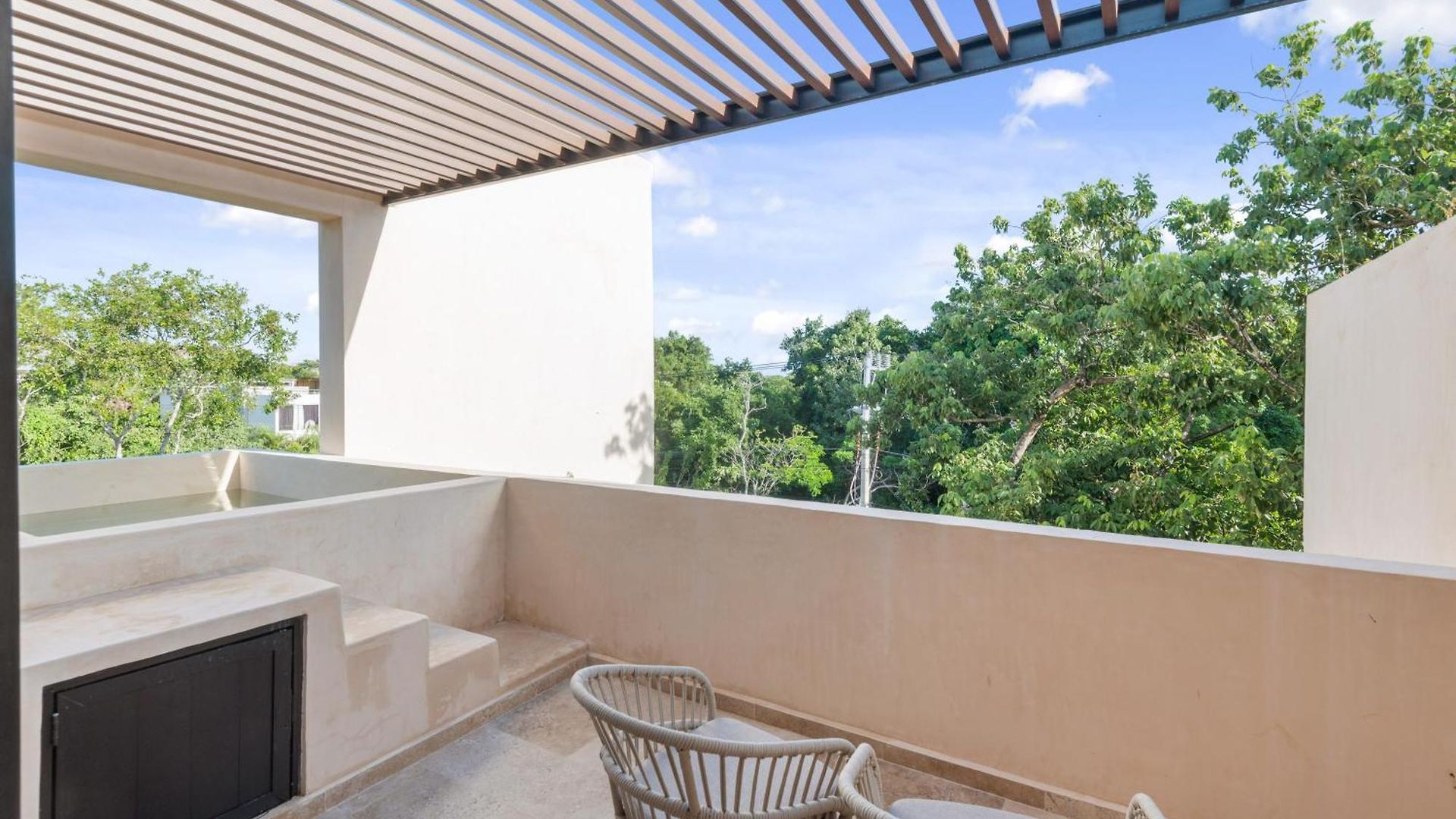 Artra, Modern Comfort With Pool Views Apartment