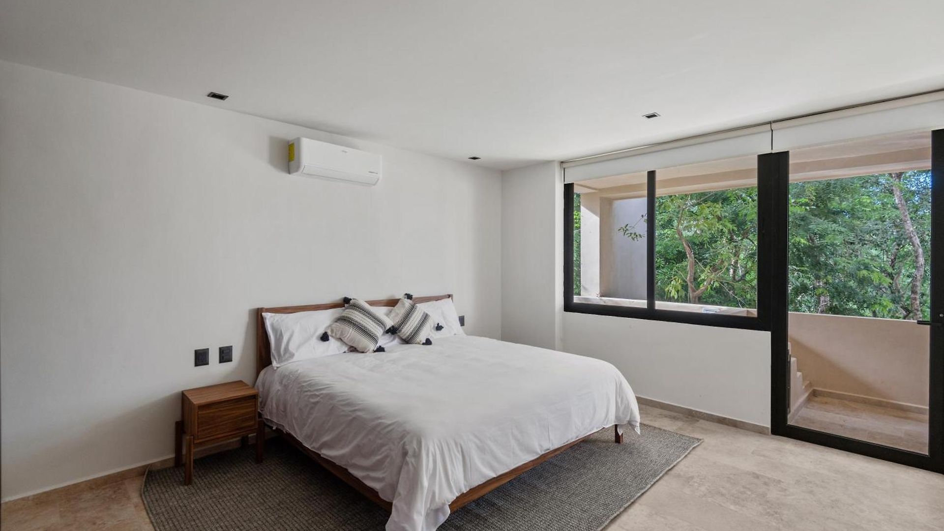 Artra, Modern Comfort With Pool Views Apartment