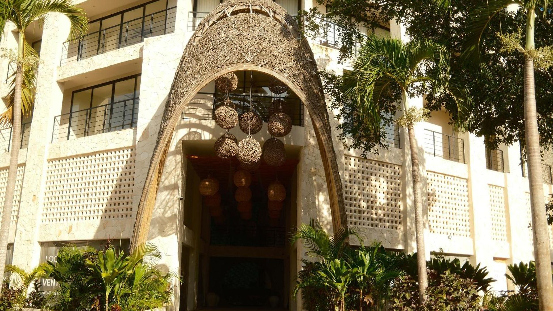 Apartment Downtown Penthouse With Private Pool, Rooftop Pool And Gym, Short Distance From Beaches, Restaurants & Nightlife *
