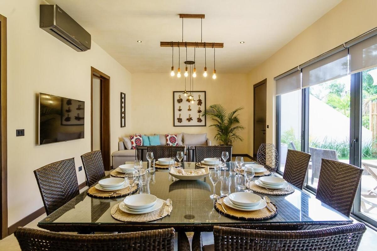 New! Gorgeous Luxury With 2 Pools