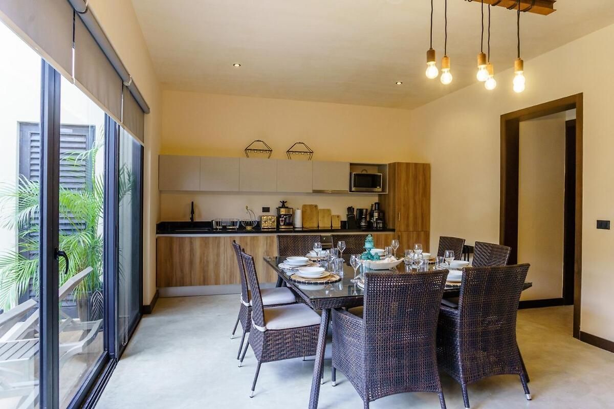 New! Gorgeous Luxury With 2 Pools