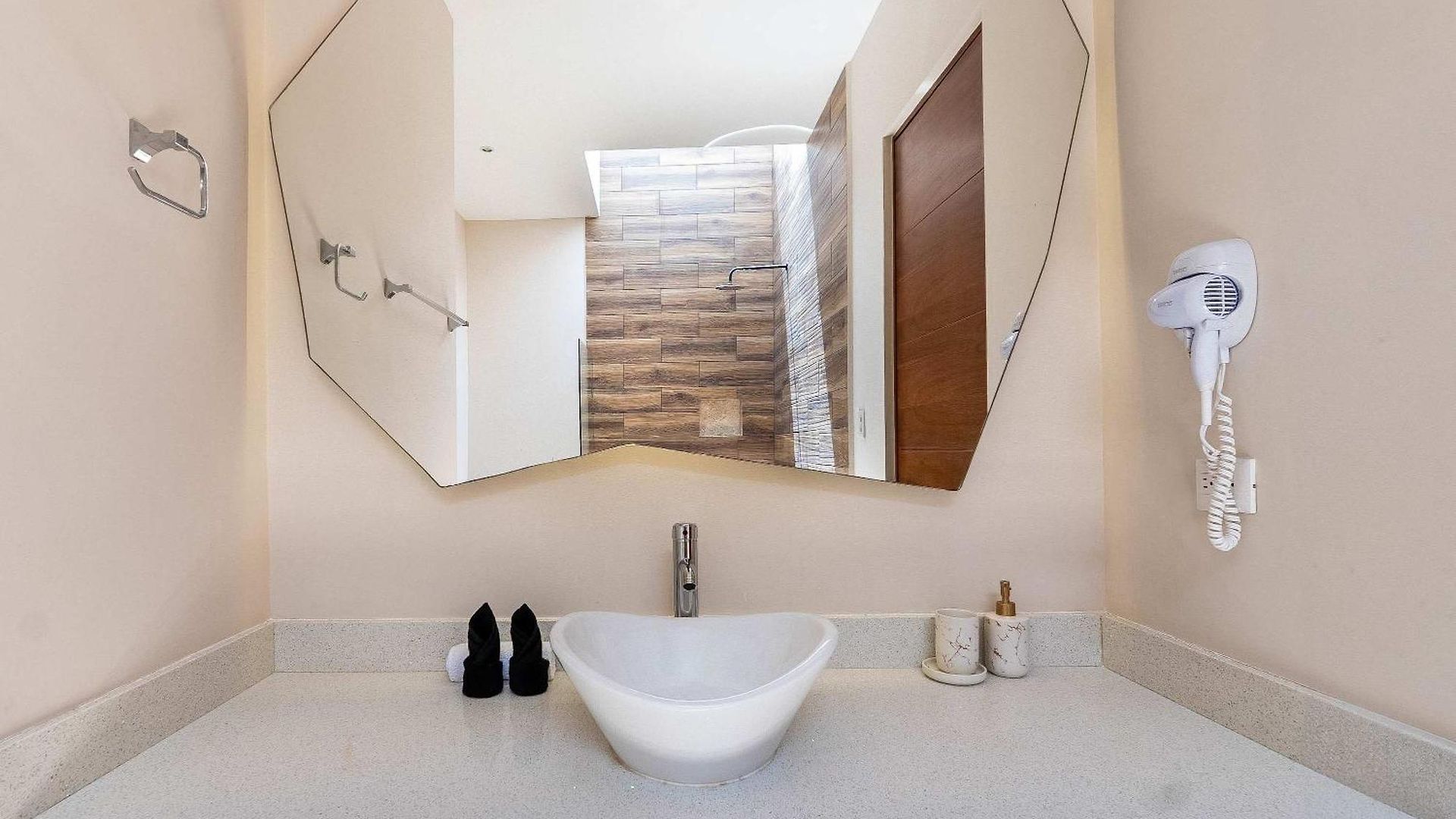 Chic 6br Dual With 4 Private Pools & Concierge Villa *