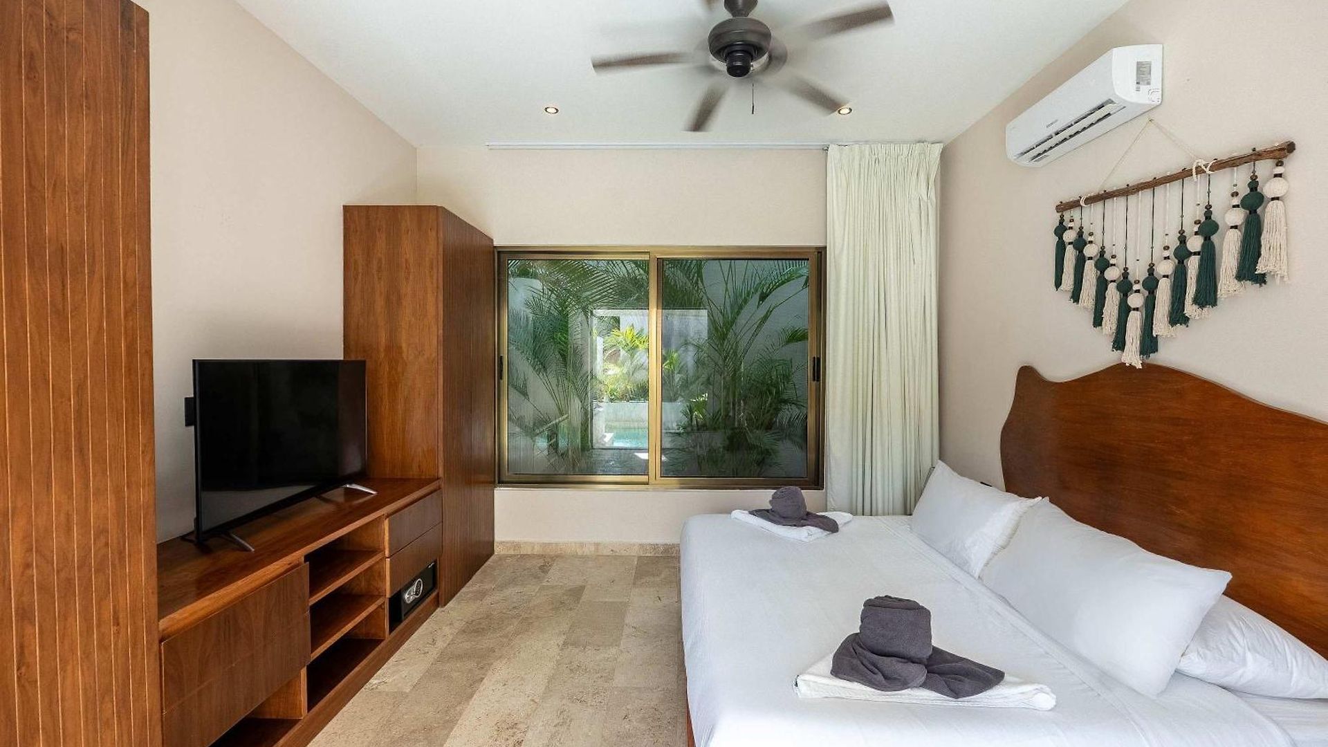 Chic 6br Dual With 4 Private Pools & Concierge *