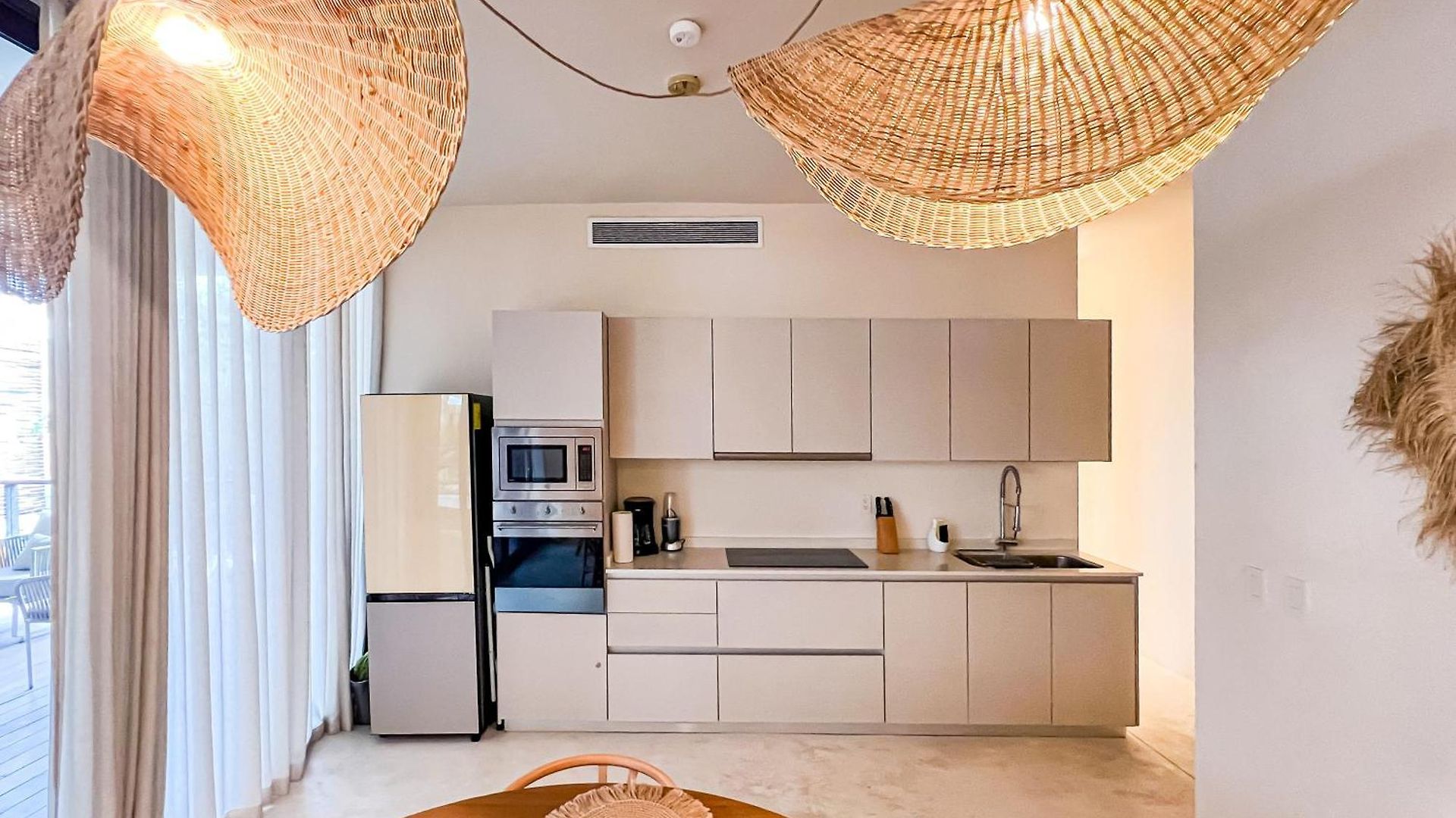 Gated 2br With Rooftop Pool Apartment *