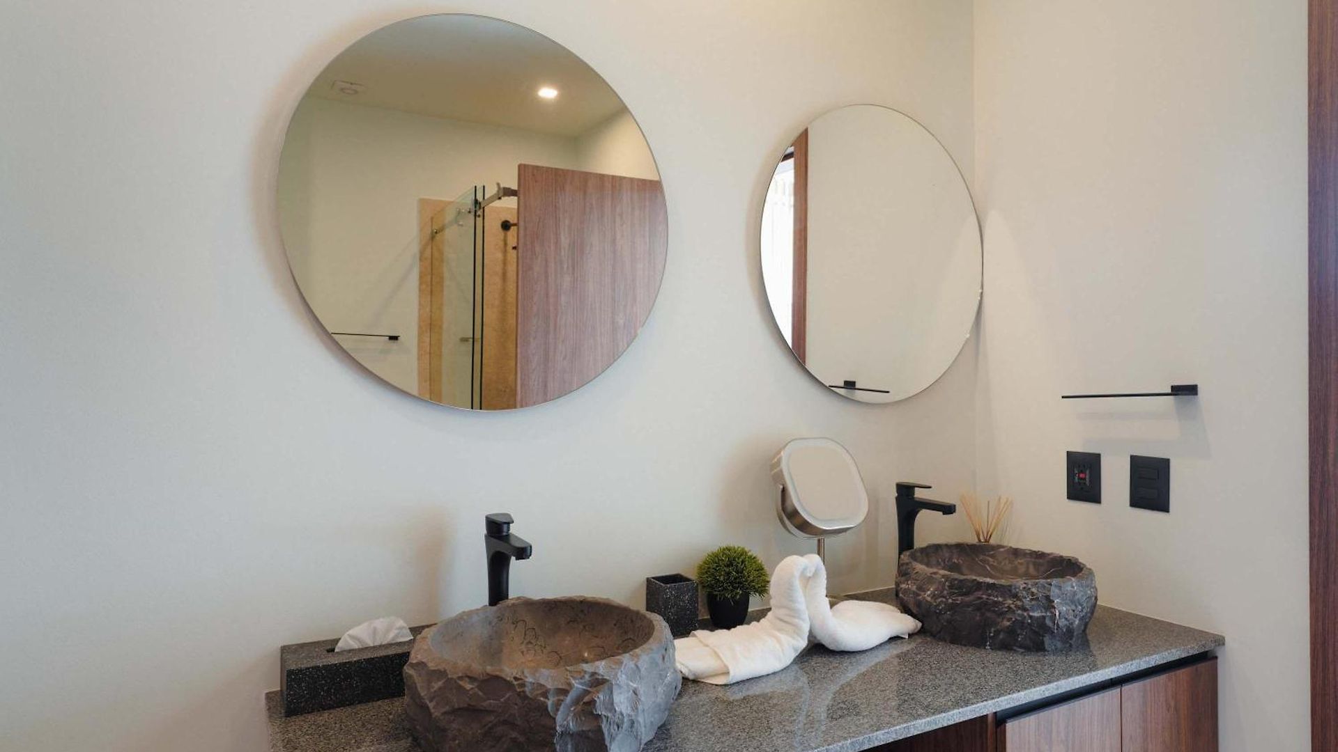 Modern 2br With Pool & Gym