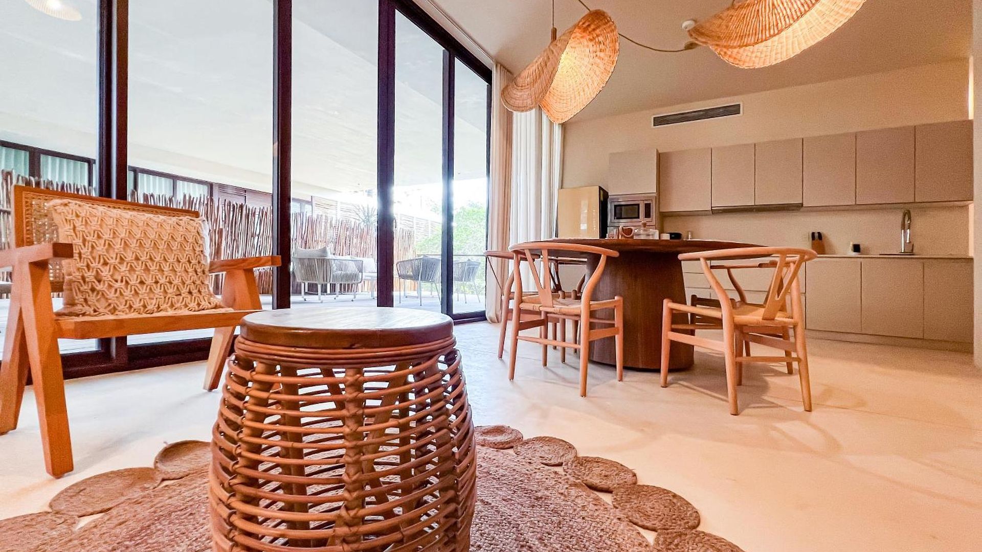 Gated 2br With Rooftop Pool Apartment