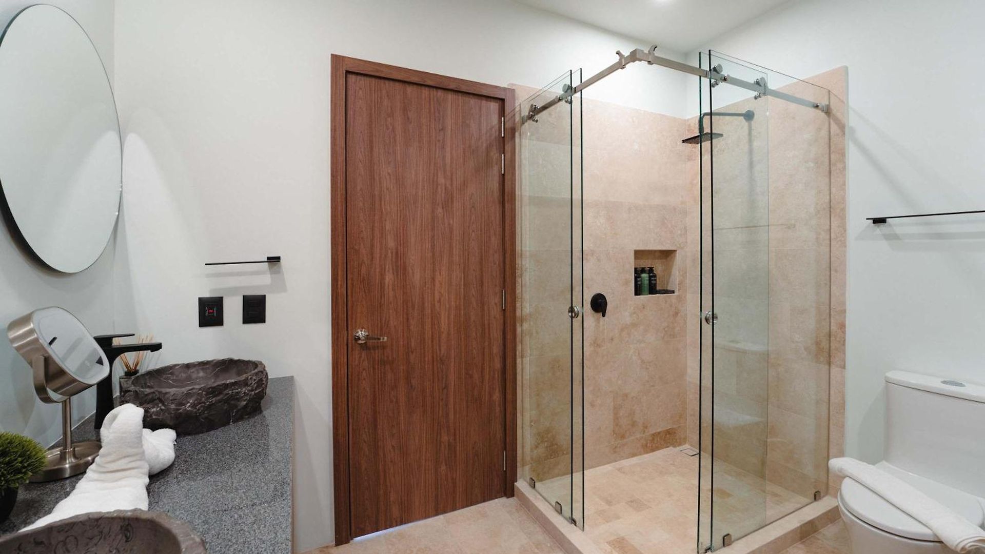 Modern 2br With Pool & Gym Apartment *