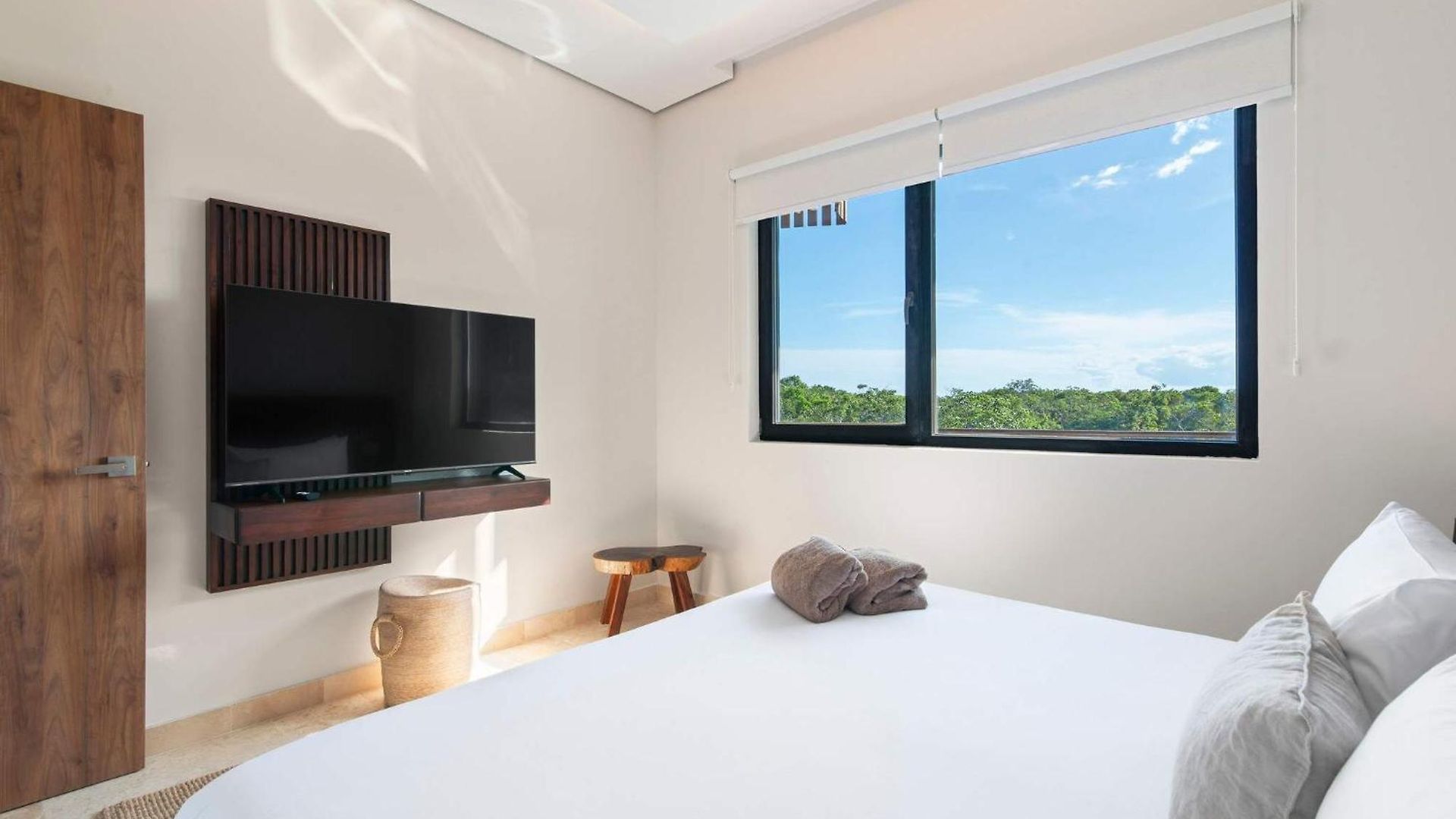2br With Jacuzzi Near Habitas