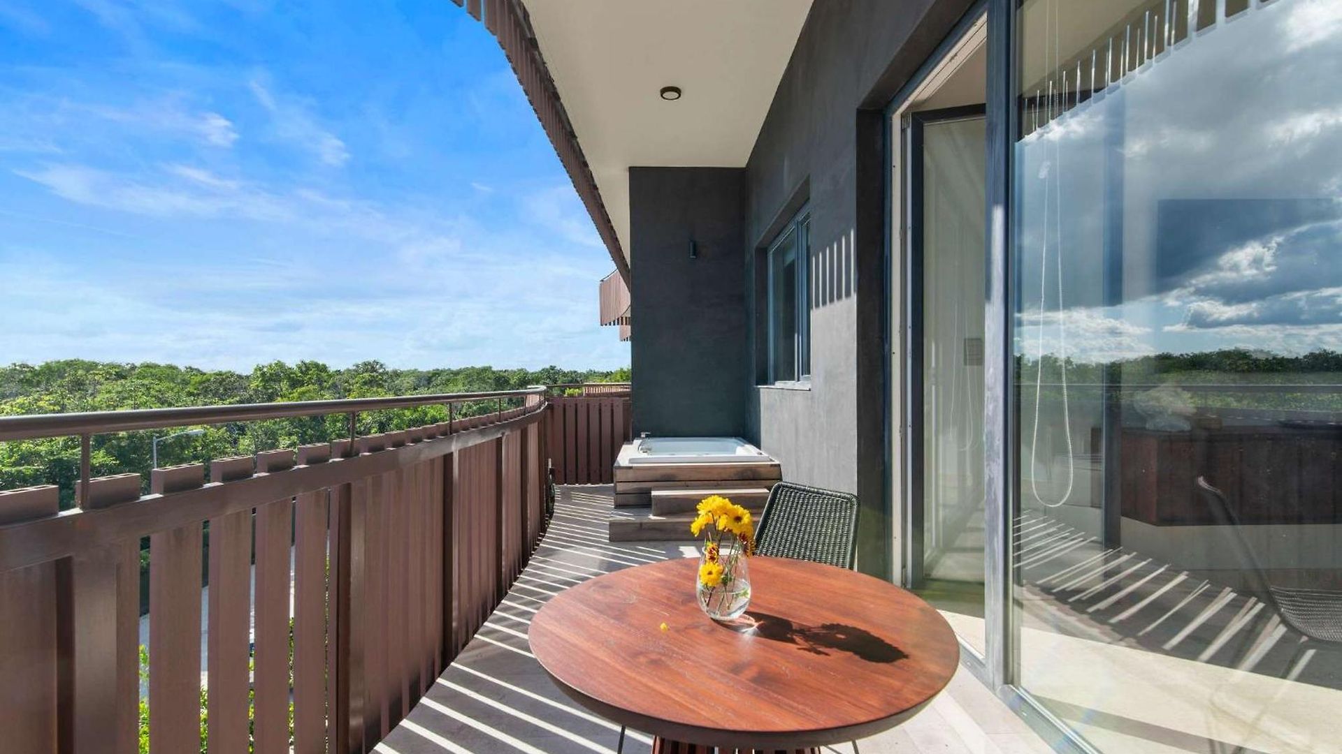 2br With Jacuzzi Near Habitas
