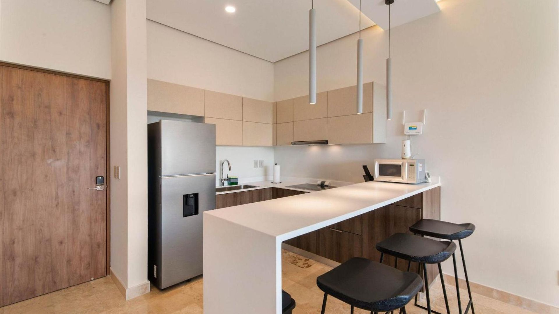 2br With Jacuzzi Near Habitas Apartment *