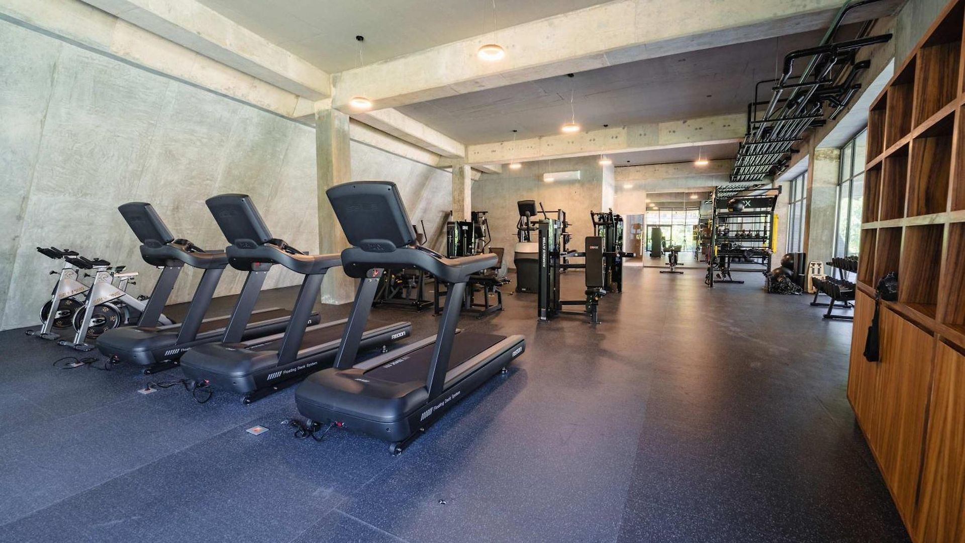 Modern 2br With Pool & Gym Apartment
