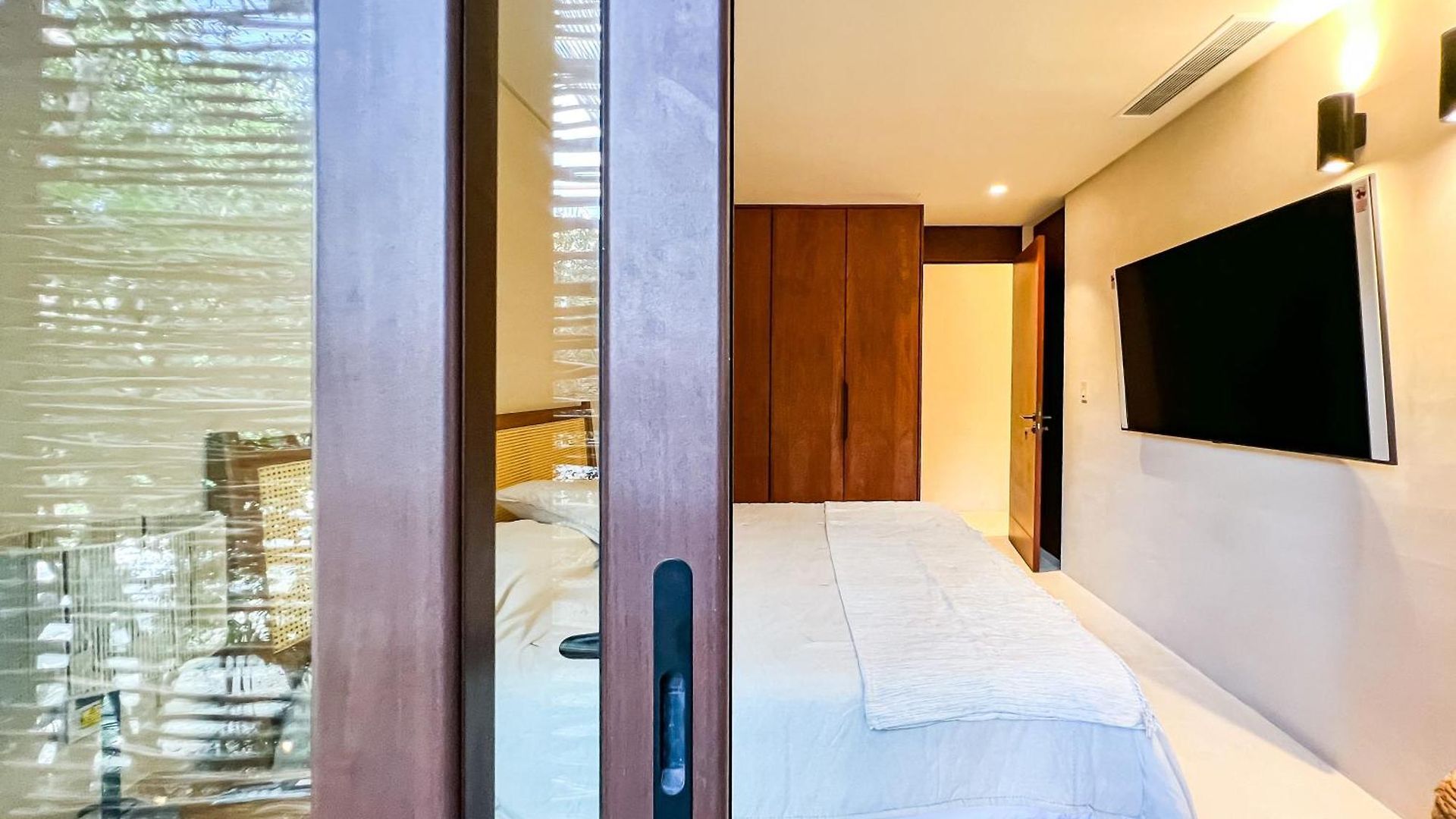 Gated 2br With Rooftop Pool