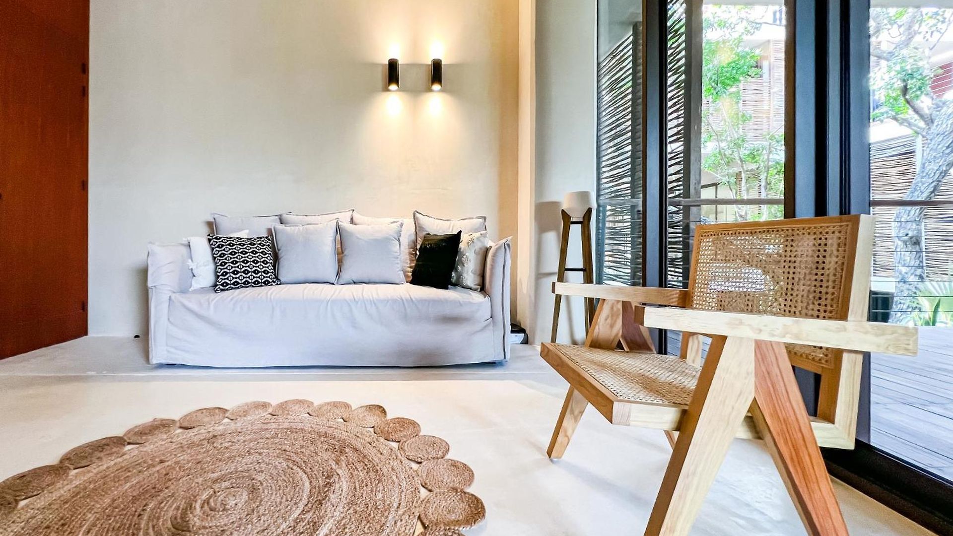 Gated 2br With Rooftop Pool Apartment *
