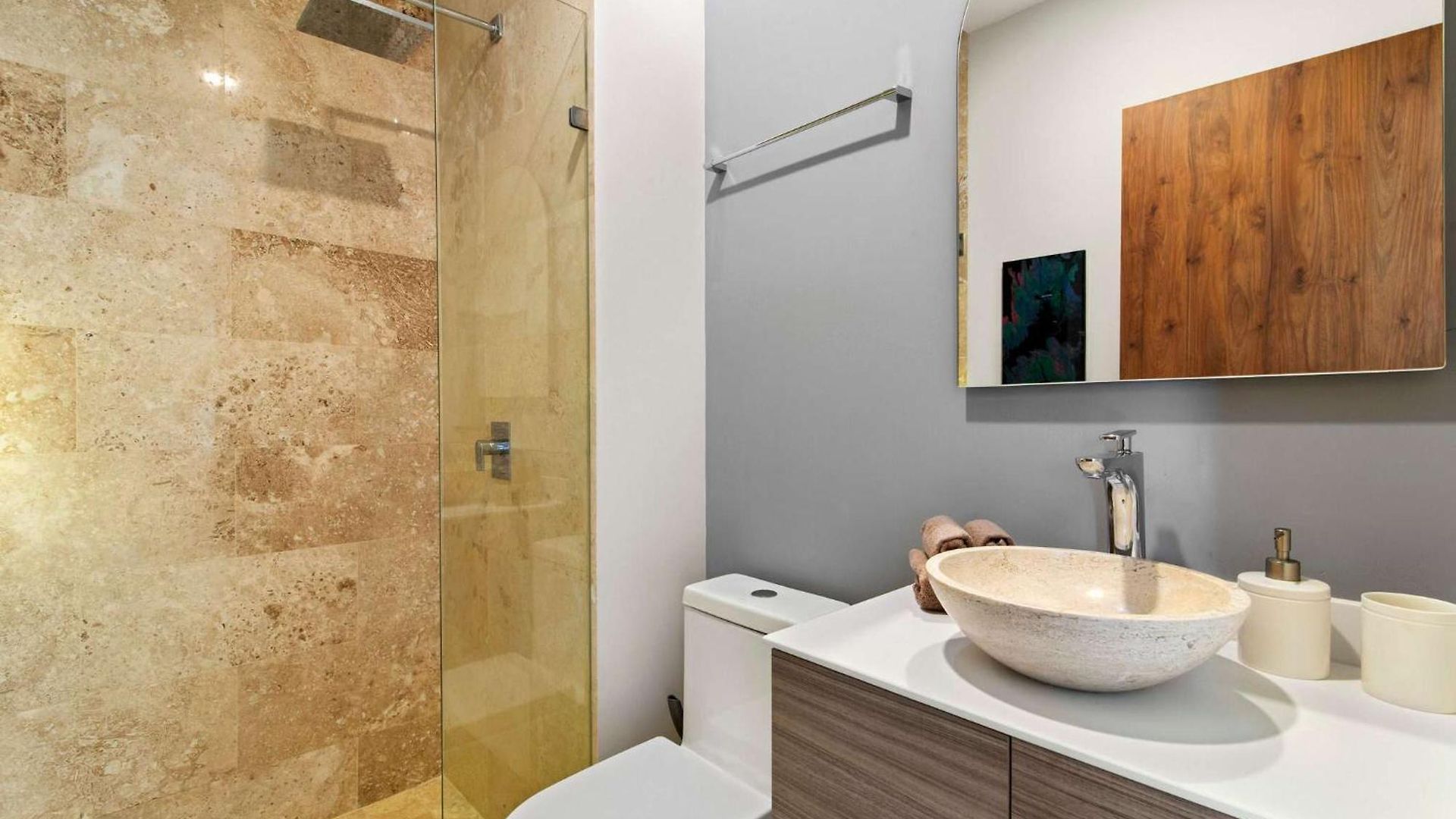 2br With Jacuzzi Near Habitas Apartment *