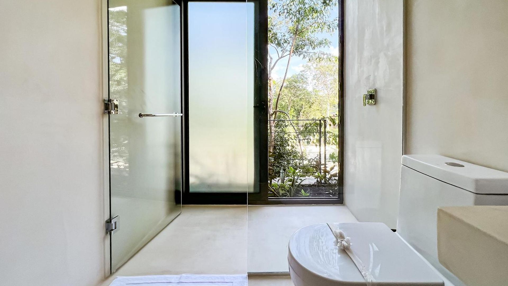 Apartment Gated 2br With Rooftop Pool *