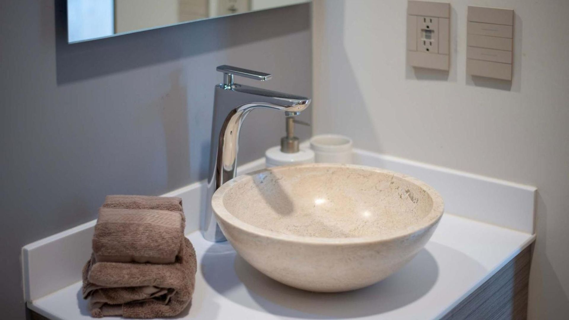 2br With Jacuzzi Near Habitas Apartment *