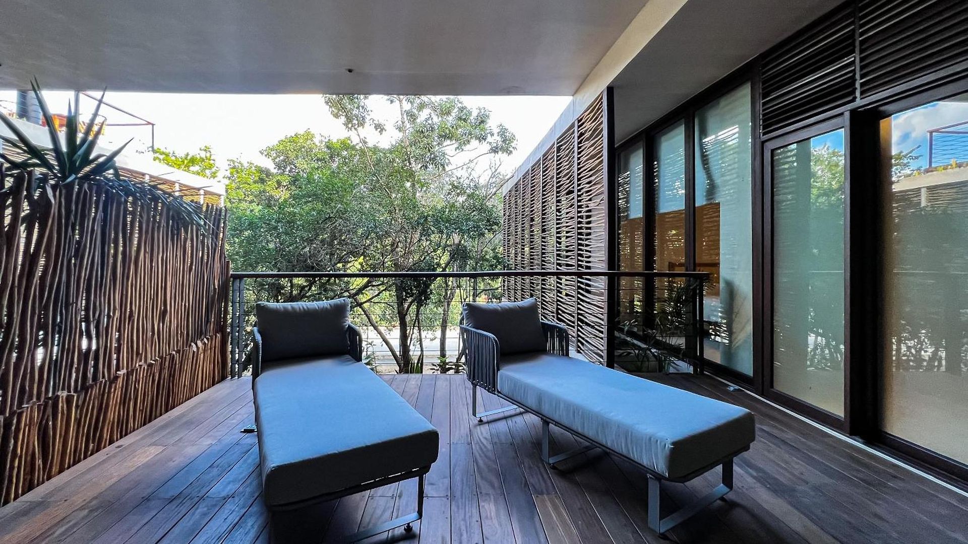 Gated 2br With Rooftop Pool *