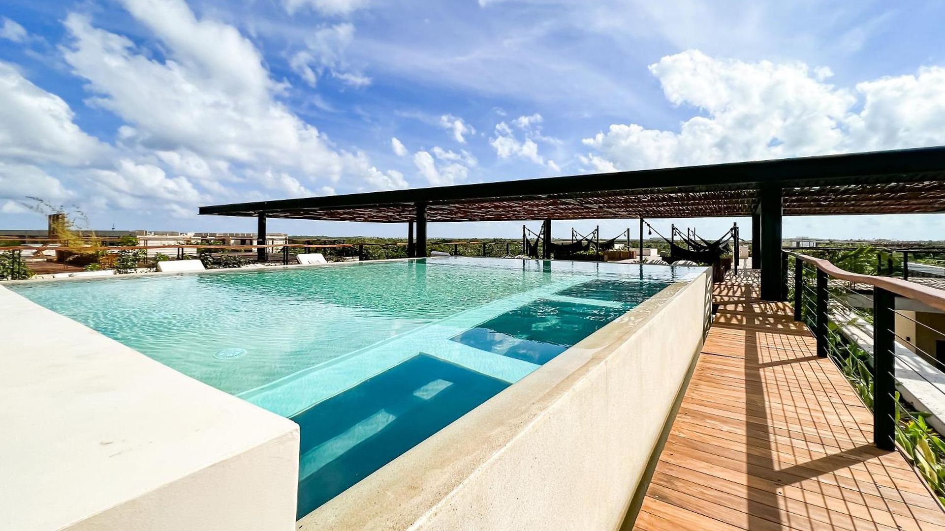 Apartment Gated 2br With Rooftop Pool *