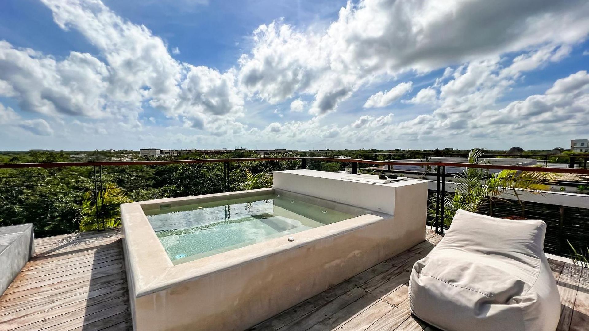 Gated 2br With Rooftop Pool