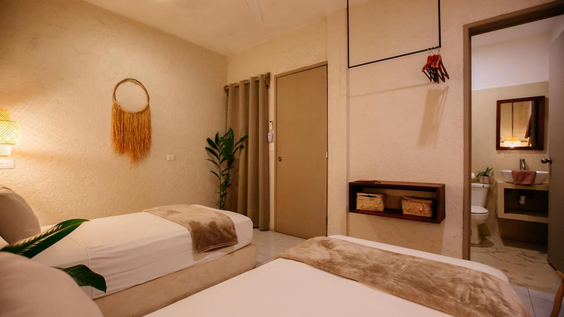 Noah Hotel 3*