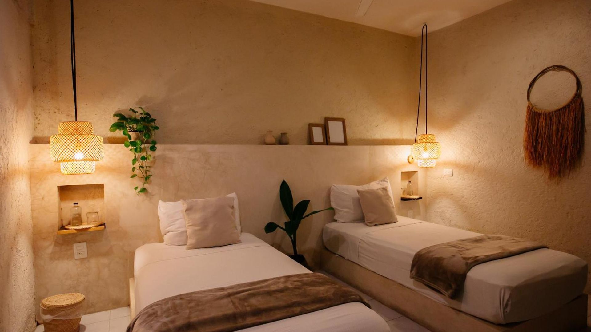 Noah Hotel