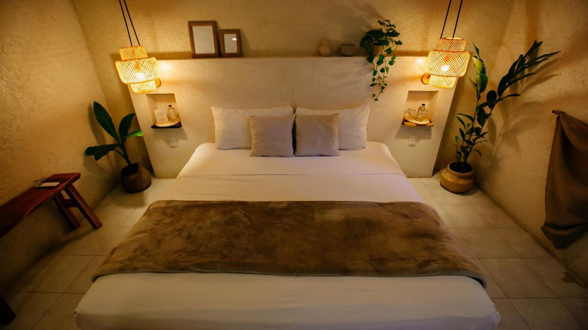 Noah Hotel