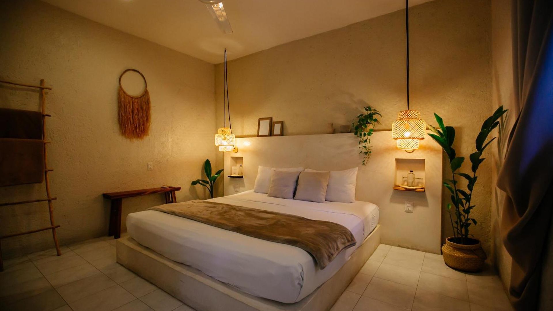 Noah Hotel