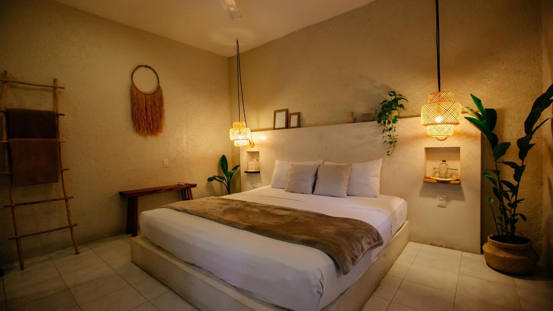 Noah Hotel