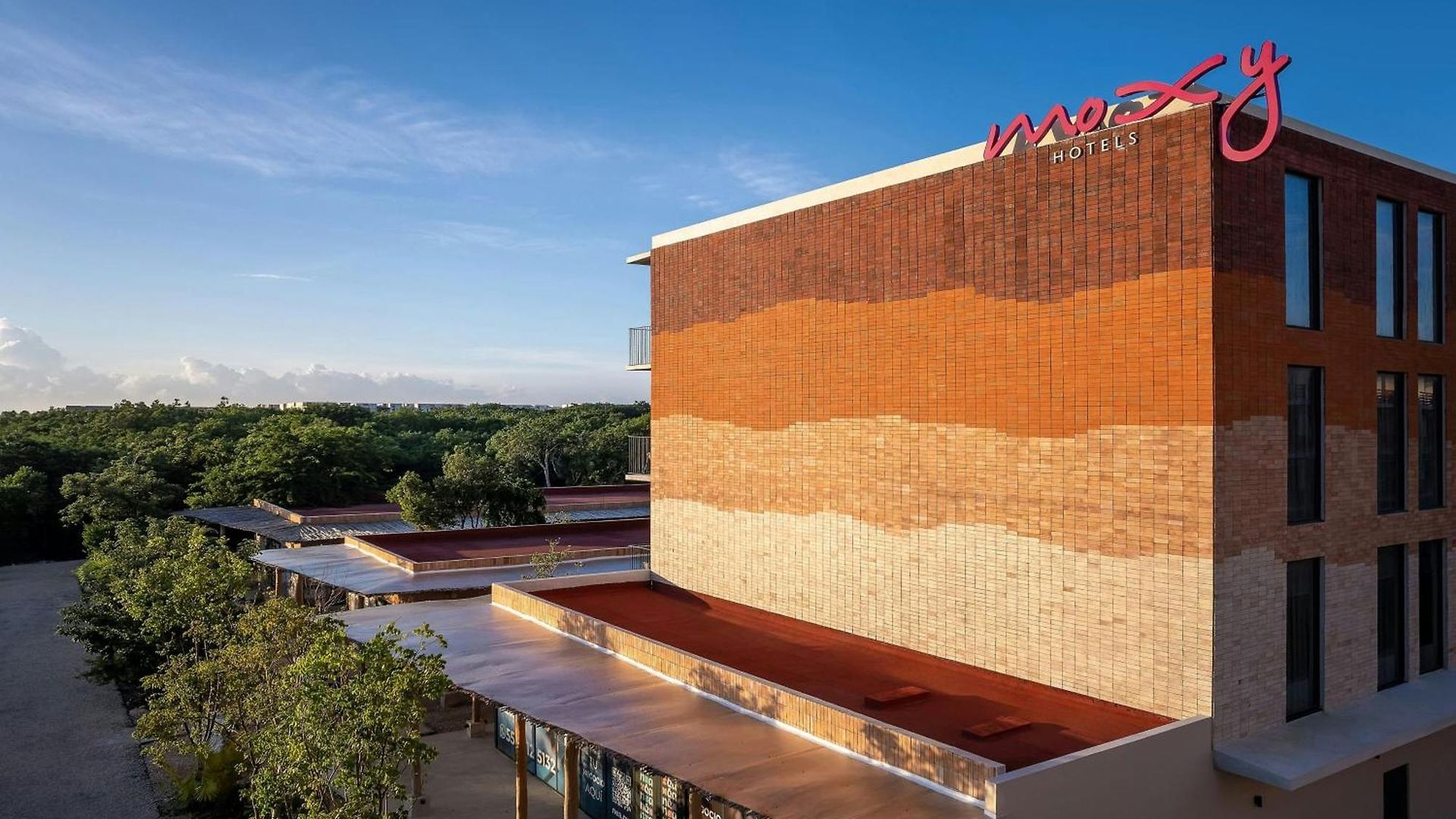 Hotel Moxy 4*
