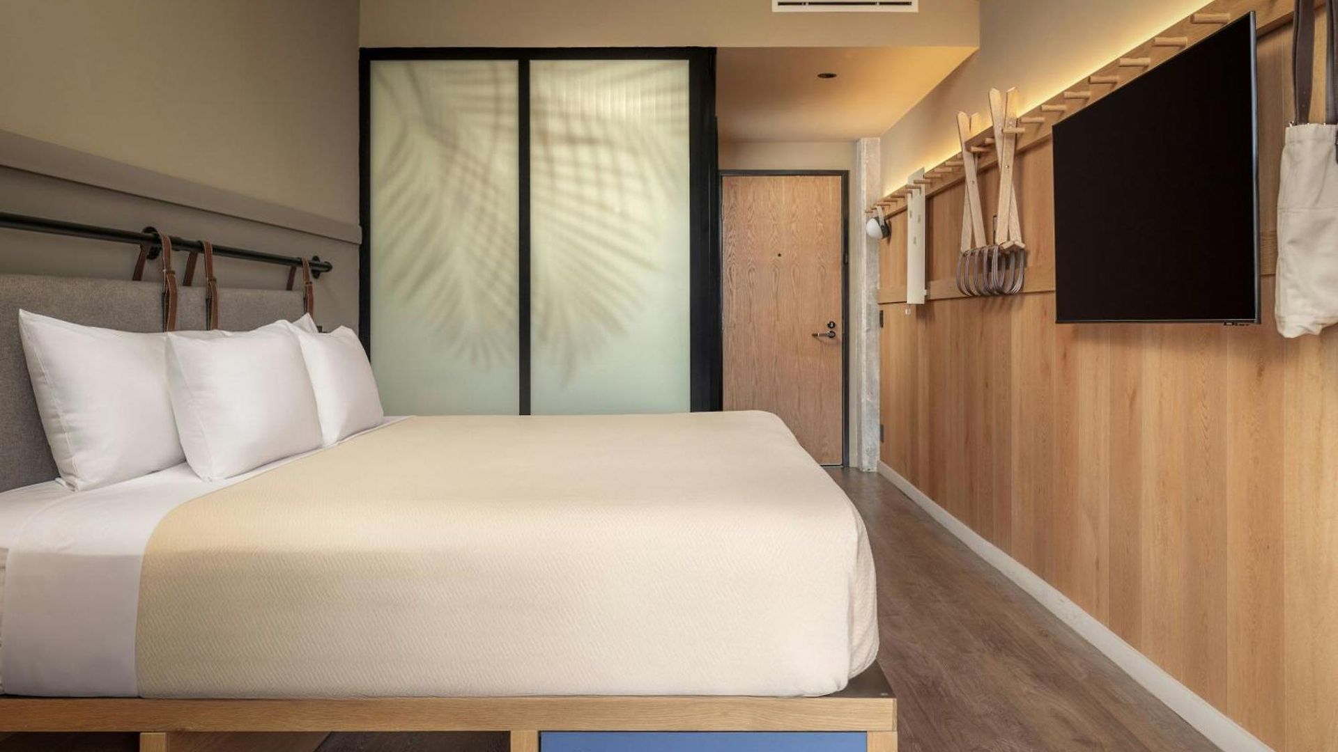 Moxy 4*