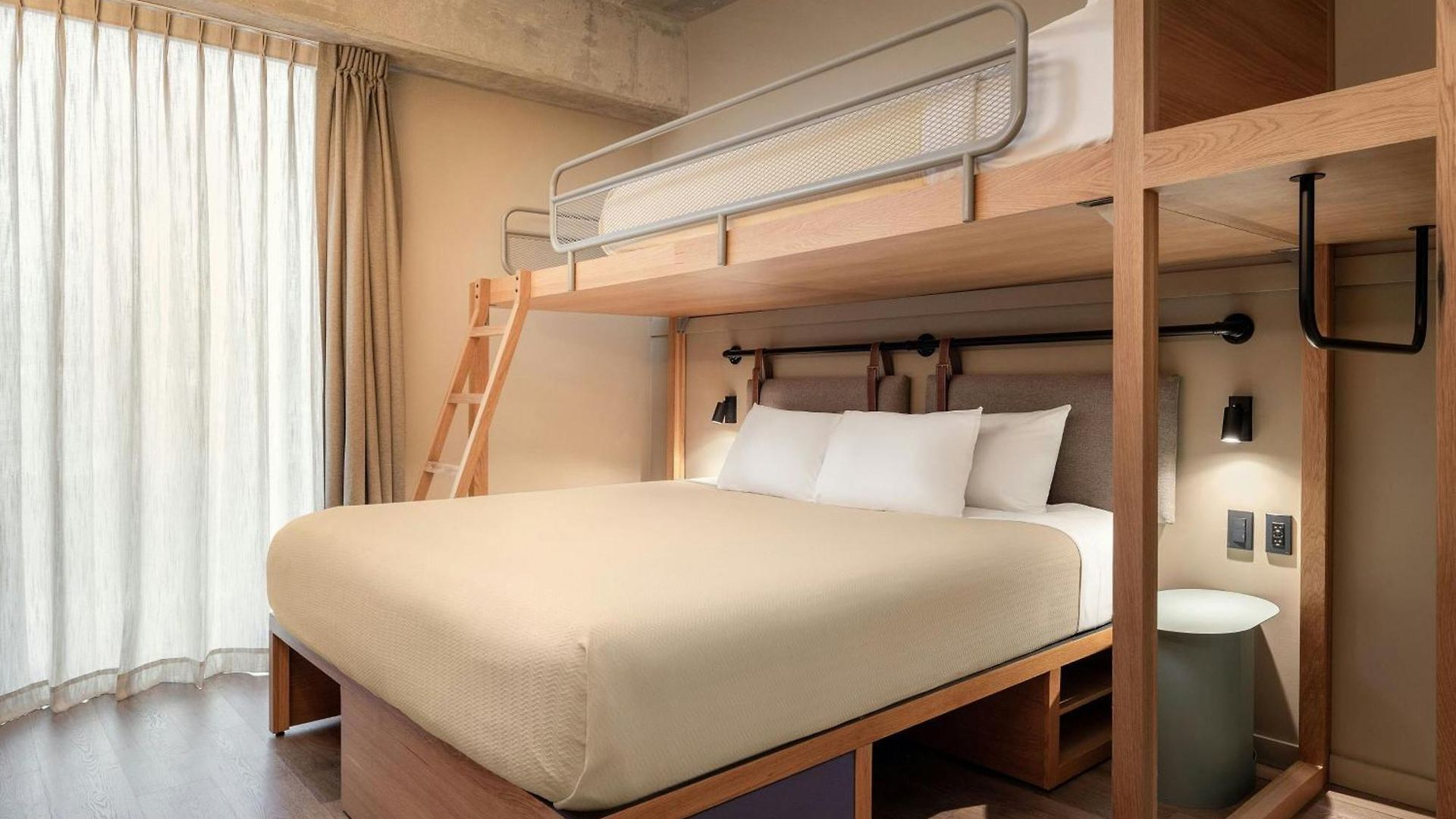 Hotel Moxy 4*
