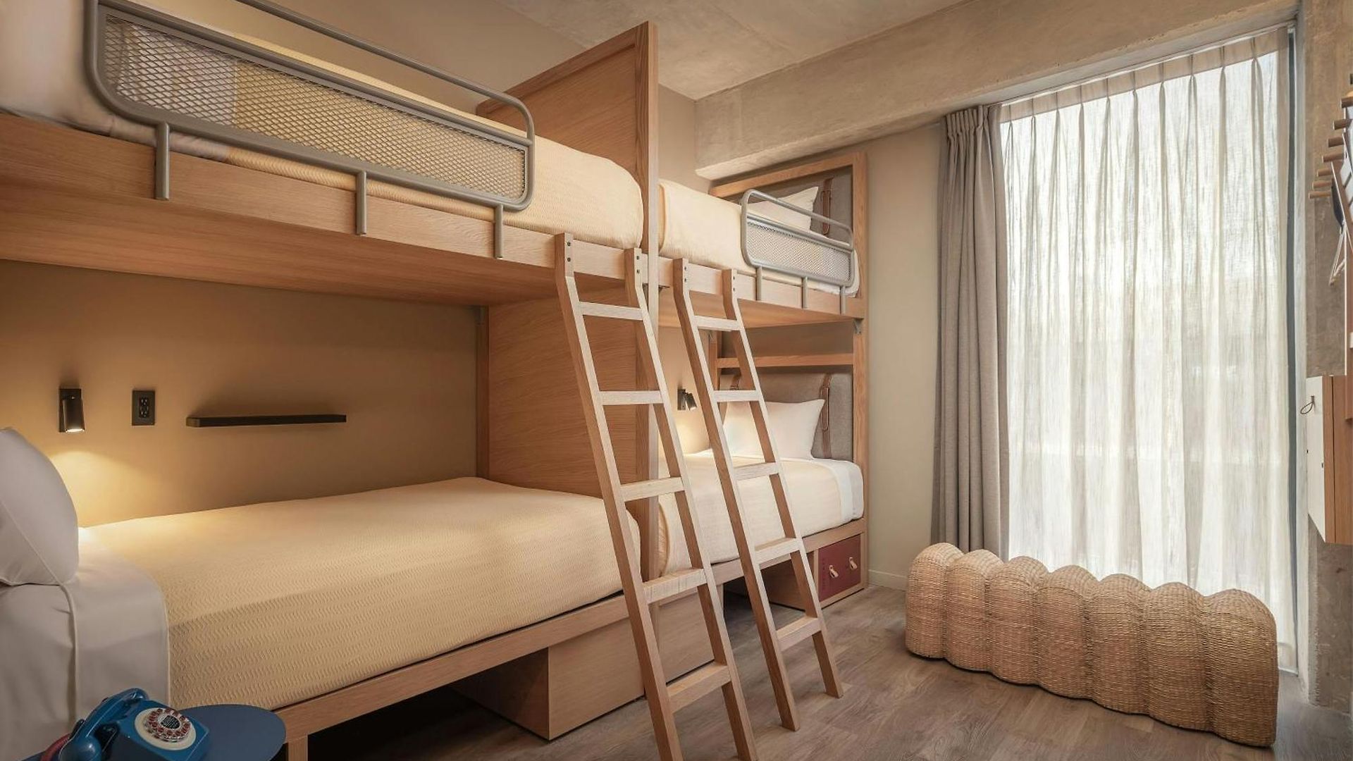 Moxy 4*