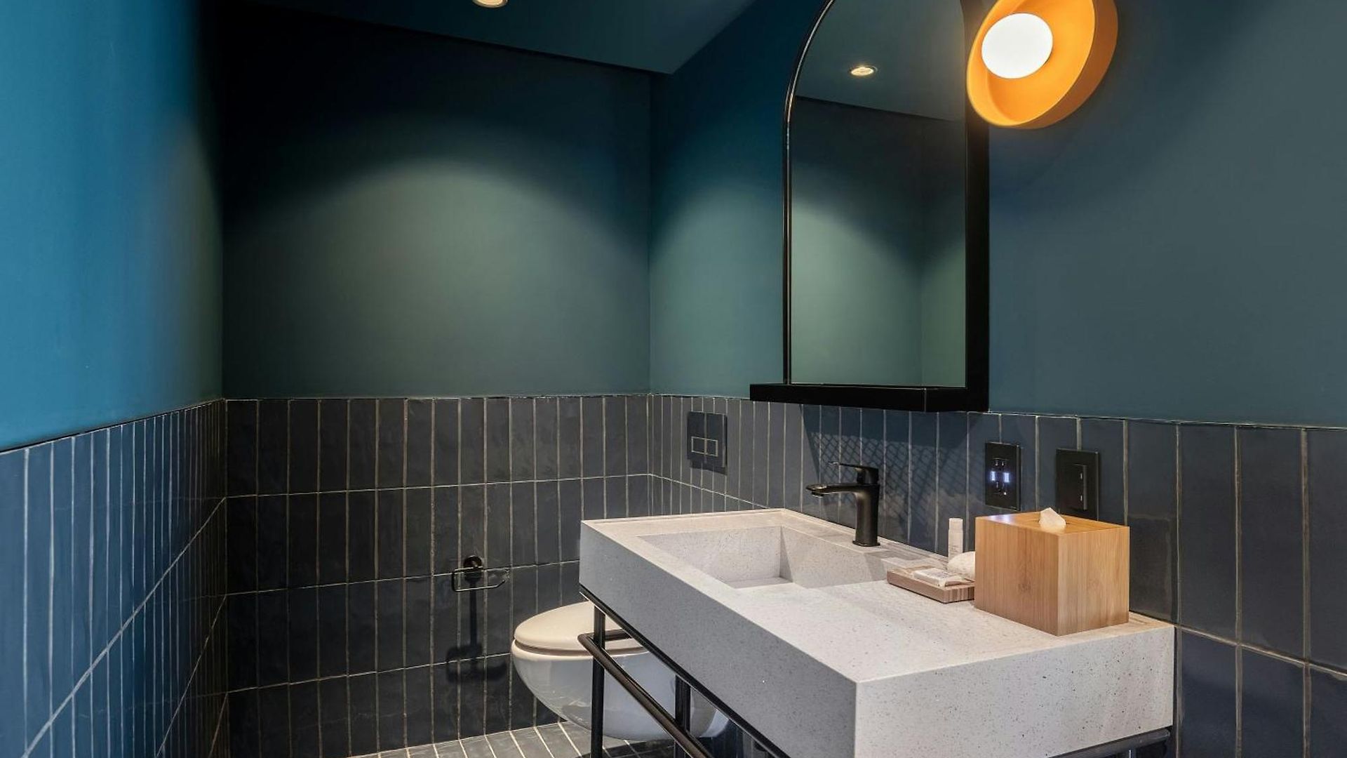 Moxy 4*