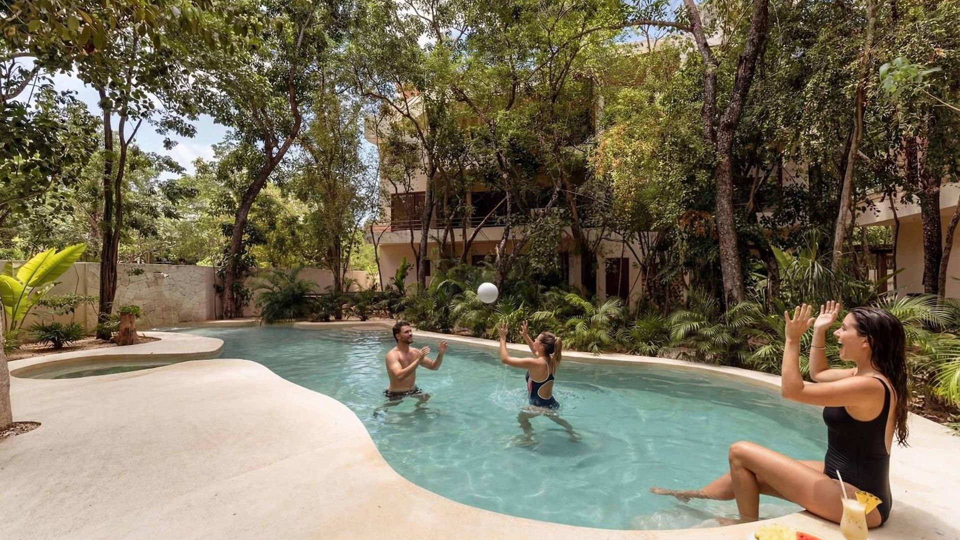 Stylish Ground-floor 3br Haven With Luxe Plunge Pool Holiday home