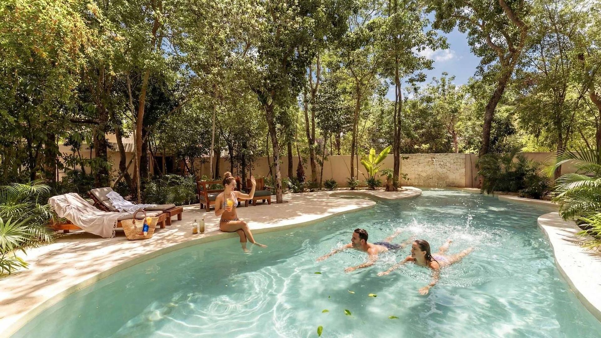 Holiday home Stylish Ground-floor 3br Haven With Luxe Plunge Pool