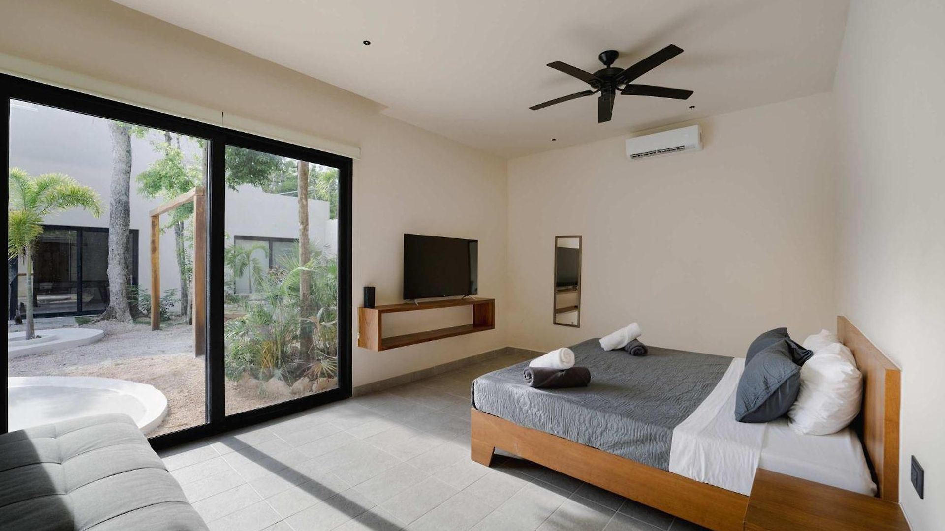 6br Luxury Perla With 2 Pools & Game