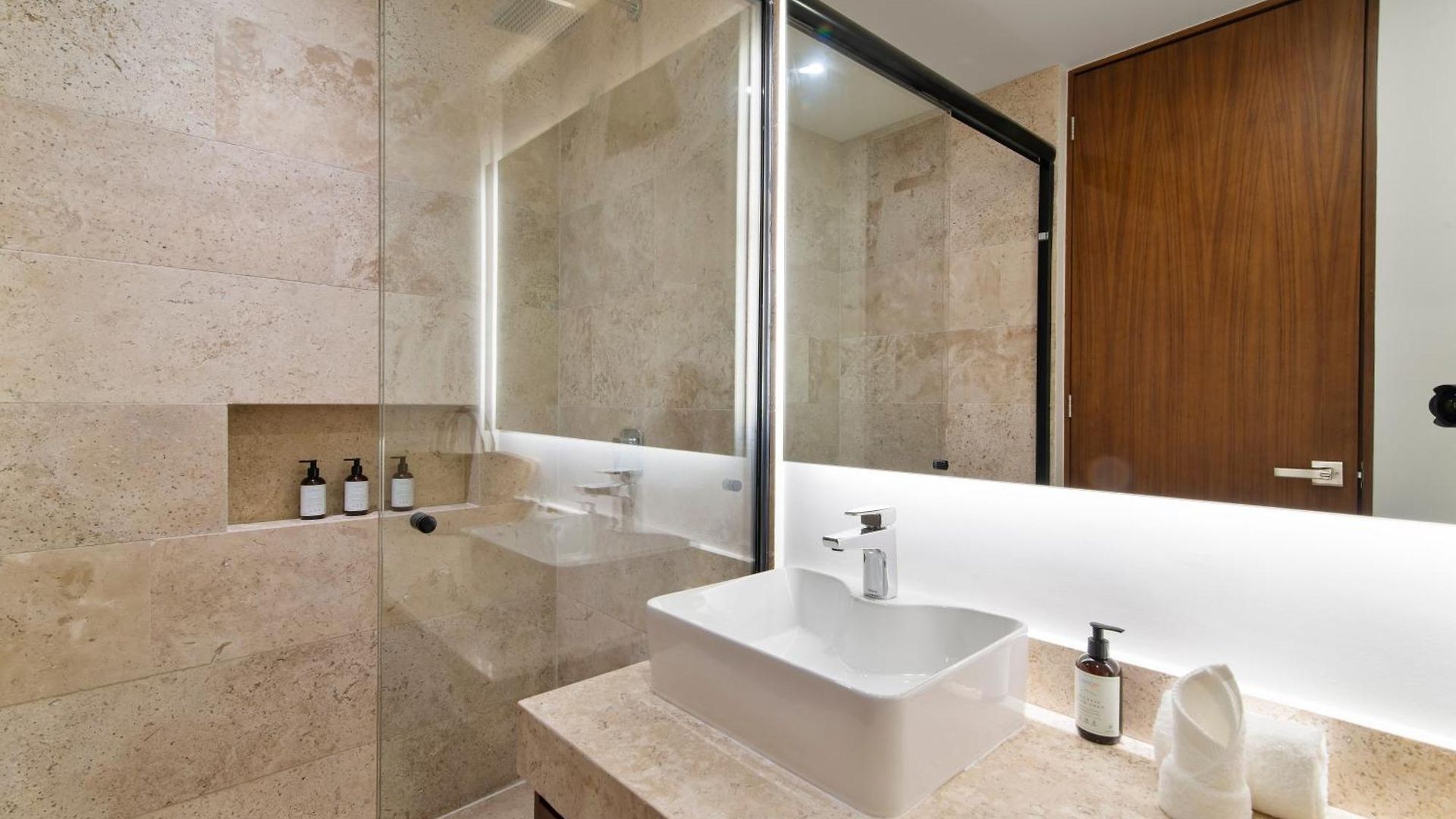 Tropical 2 Bedroom | Private Balcony & Rooftop | Casago