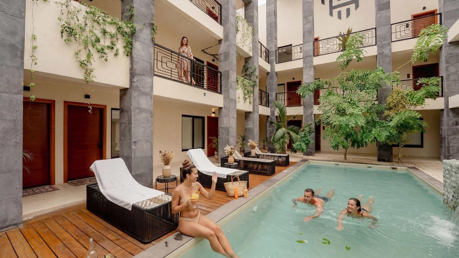 Talulah Living 3br - Private & Shared Pool