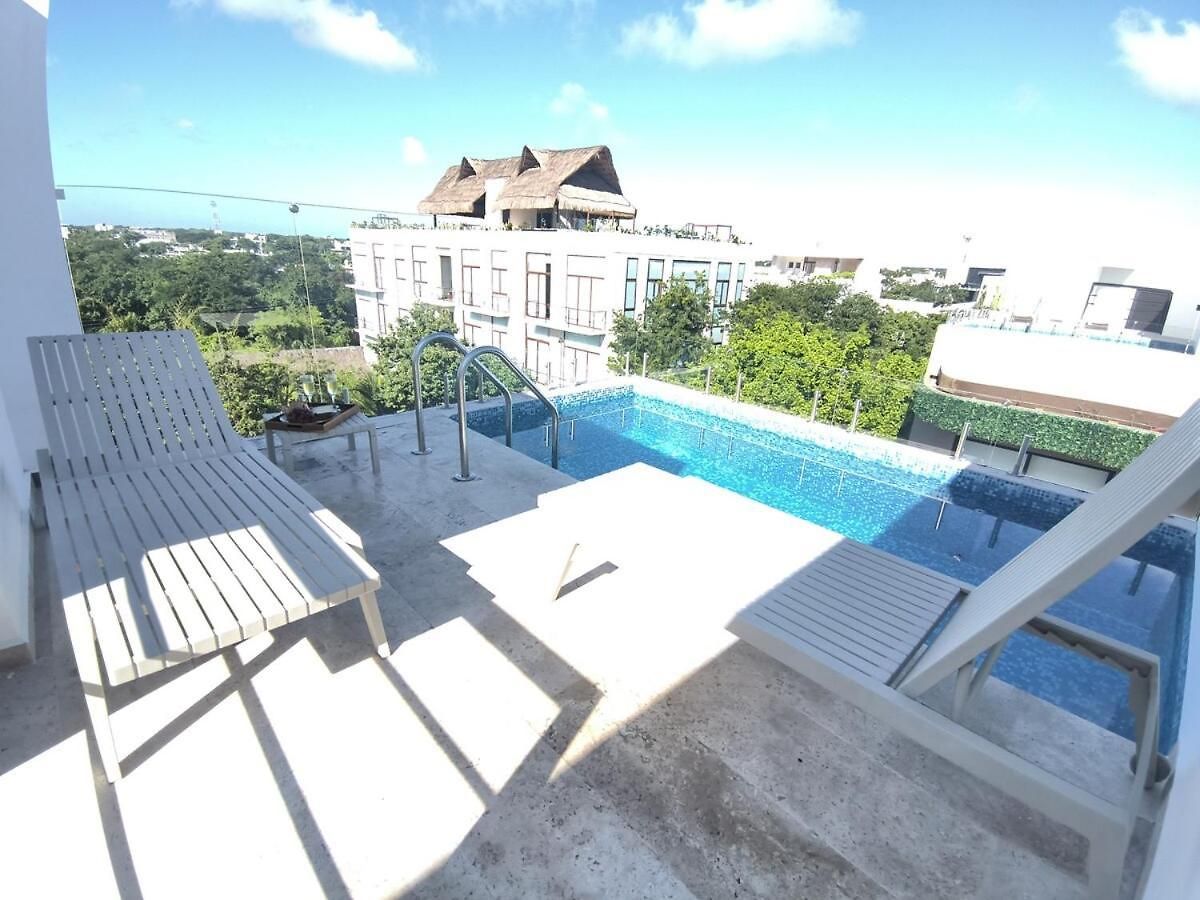 At Menesse Apartment