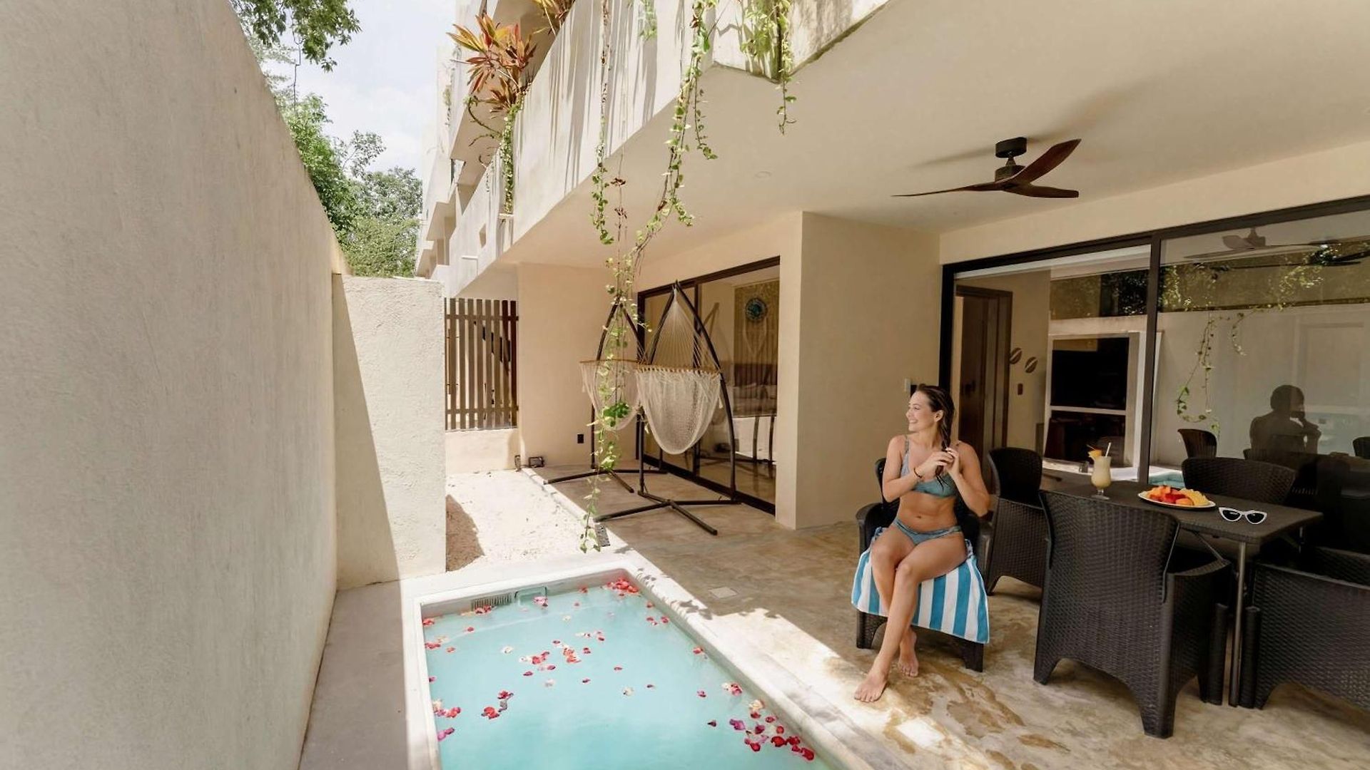 Talulah Living 3br - Private & Shared Pool Apartment