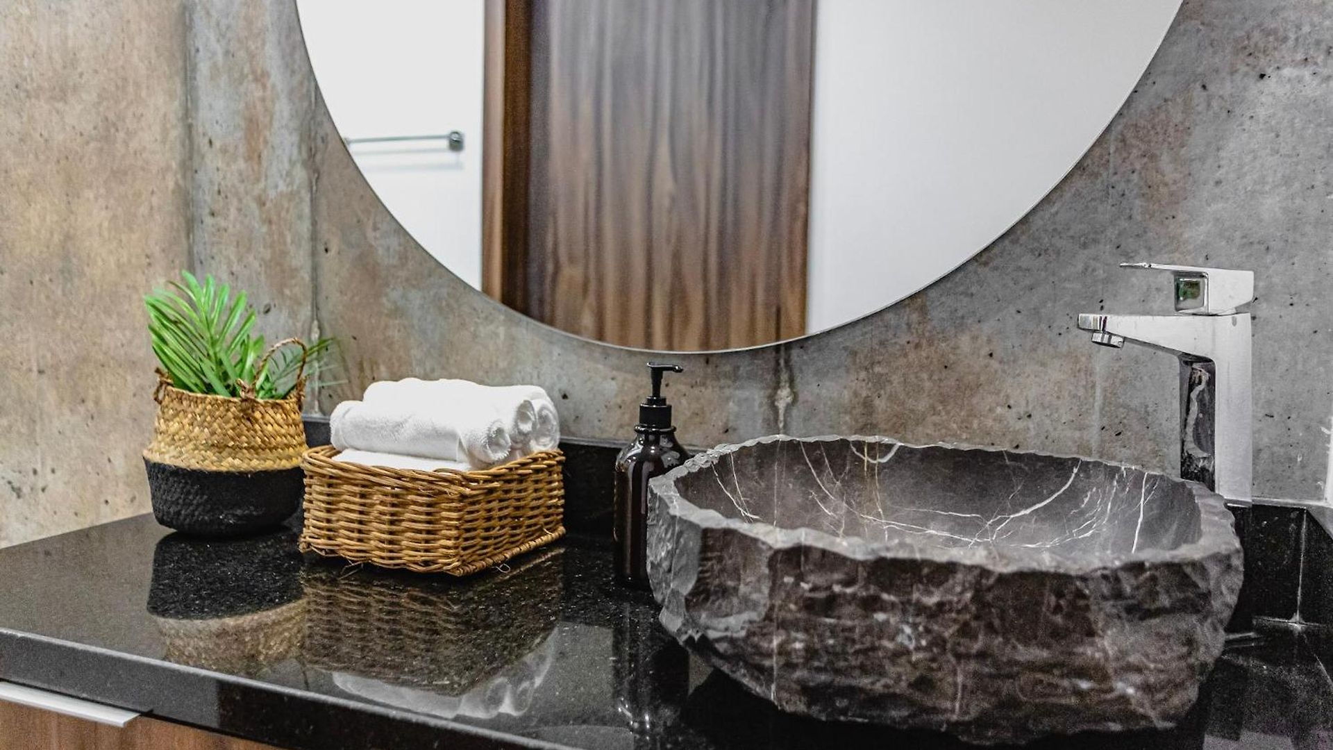 Nuju - Luxury With Pool Jacuzzi And Sauna Apartamento