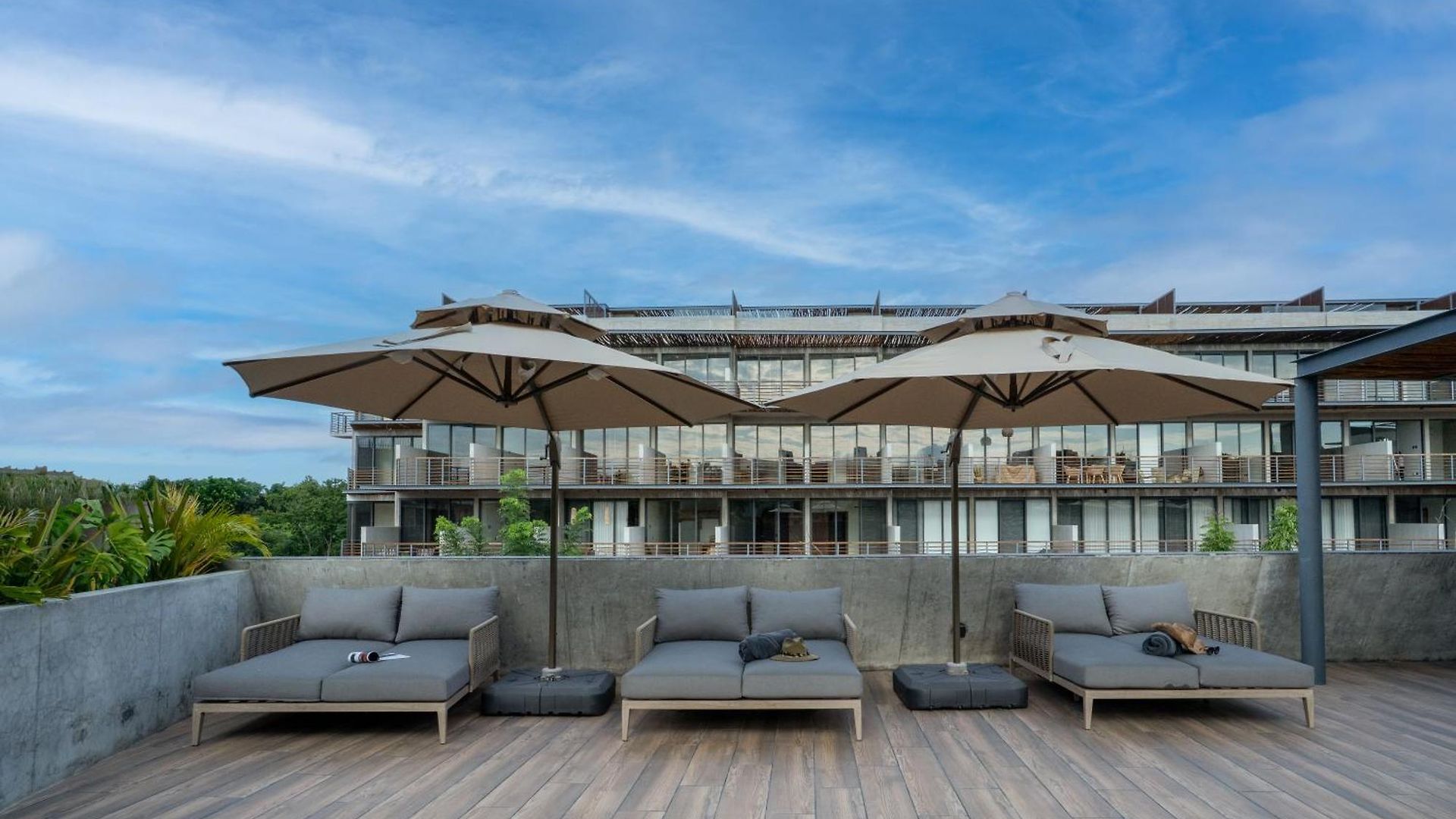 Nuju - Beutiful With Swimout-gym-rooftop-pool