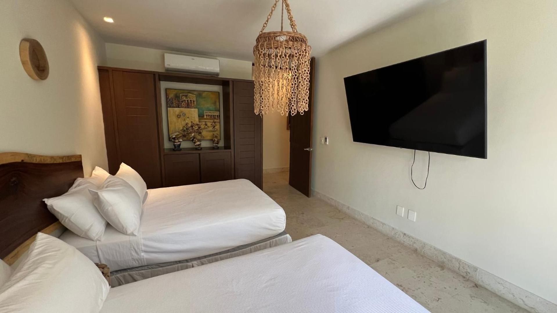 Stylish Mexican Interior Ph- Private Rooftop -gated Community