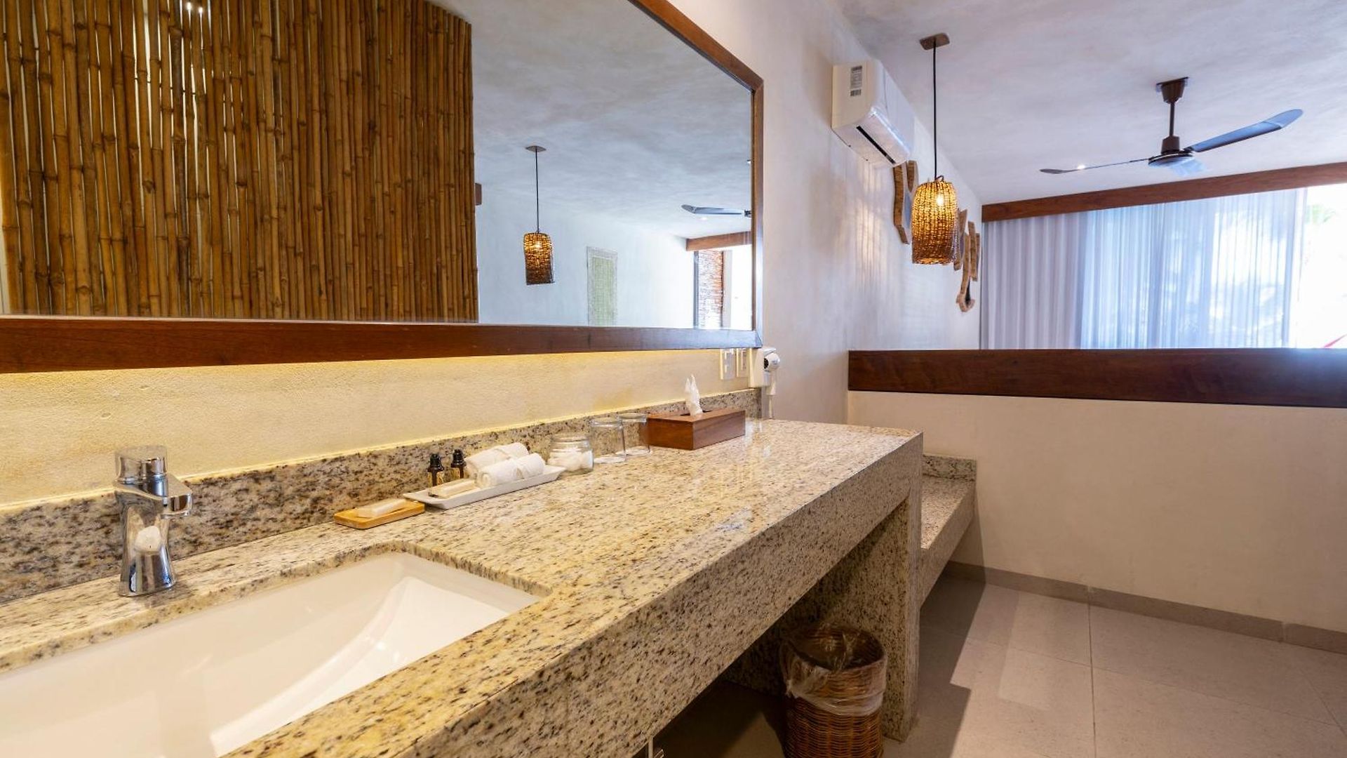 Arrecifes Hotel 4*
