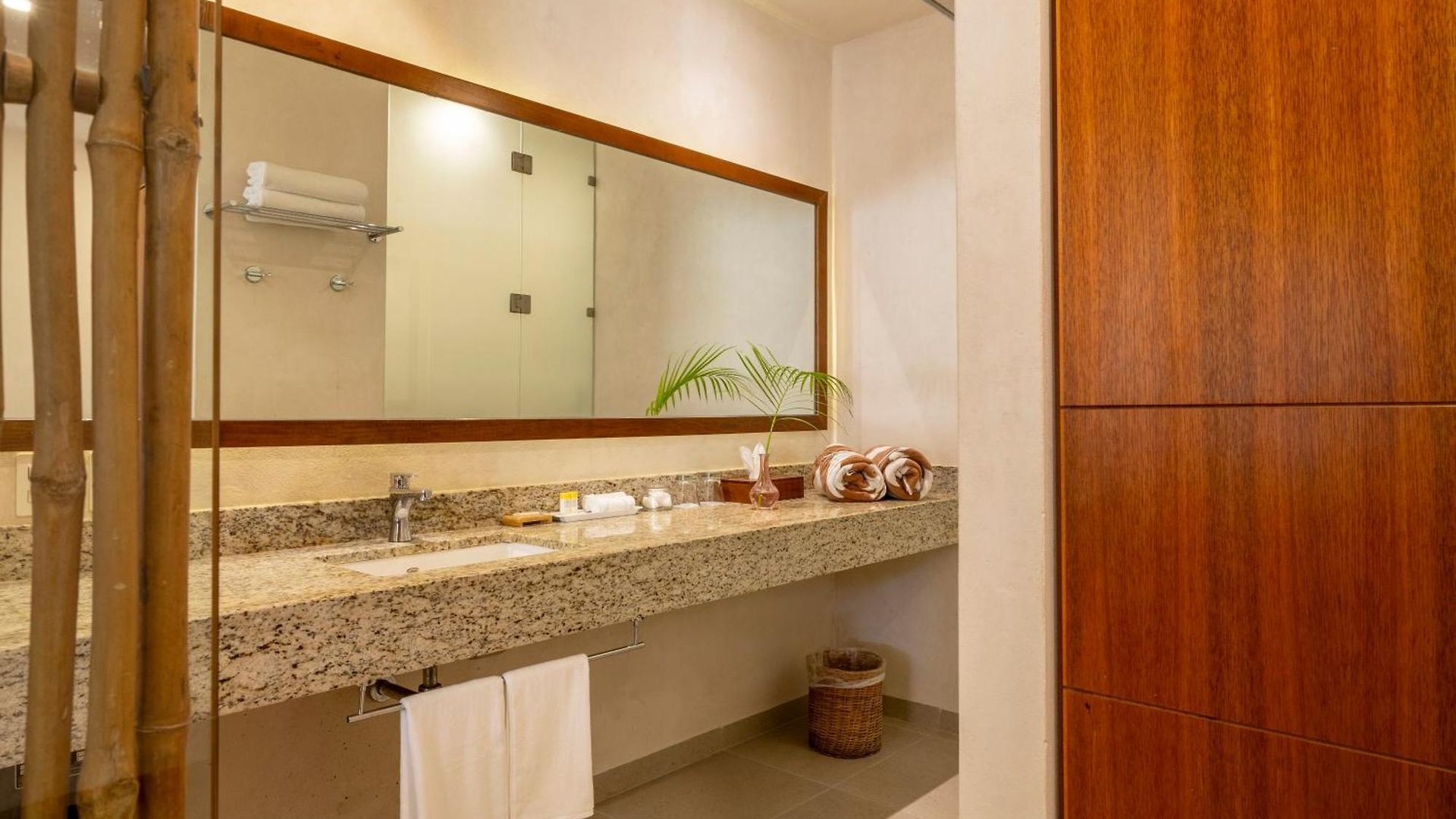 Arrecifes Hotel 4*