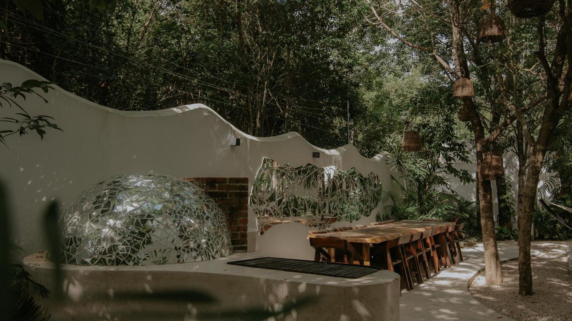 Casa Tira - Your Luxury Jungle Mansion In