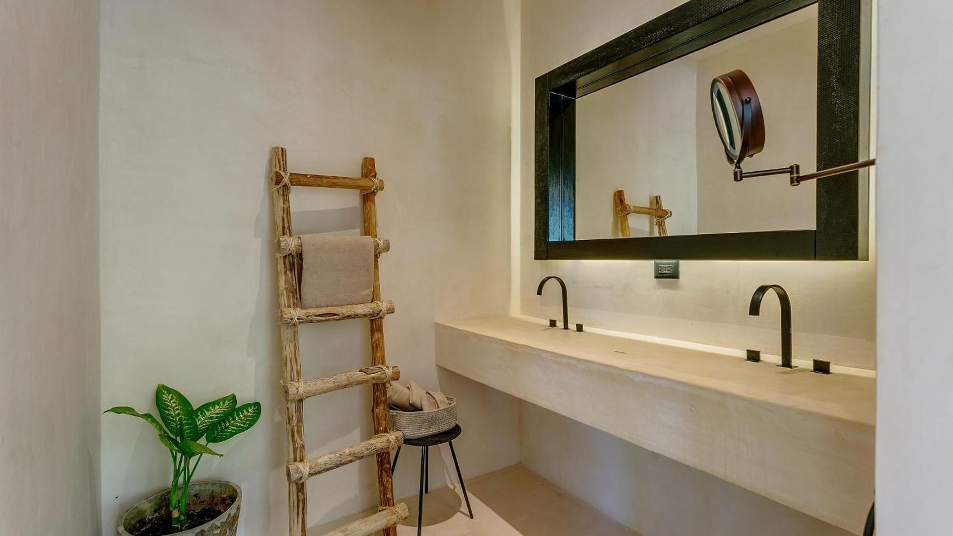 Villa Casa Tira - Your Luxury Jungle Mansion In